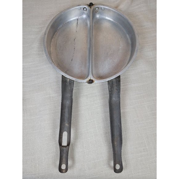 Vintage Whereever brand Aluminum Omelet Maker - Picture 3 of 4